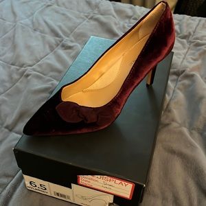 Banana Republic Velvet Burgundy Heel size 6.5